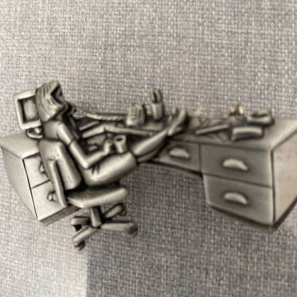 JJ secretary pin. Pewter color. VG used condition. Measures approx 2 1/2 ". - Picture 1 of 9